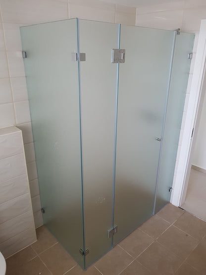 מקלחון פינתי בהתאמה אישית